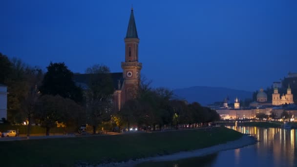 Salzburg Stad Kväll Utsikt Katedralen Gamla Stan Altstadt Kyrka Hohensalzburg — Stockvideo