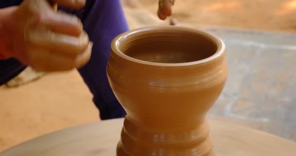 Keramik Skickliga Våta Händer Keramik Forma Leran Keramik Hjul Kruka — Stockvideo