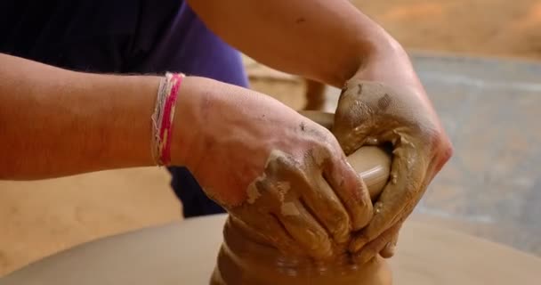 Pottery Skilled Wet Hands Potter Shaping Clay Potter Wheel Pot — Stock Video