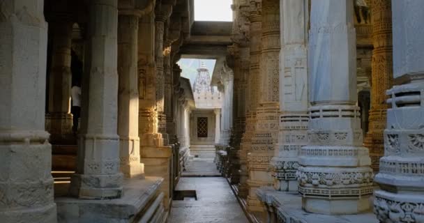 Interior Del Hermoso Templo Ranakpur Jain Chaturmukha Dharana Vihara Mármol — Vídeo de stock