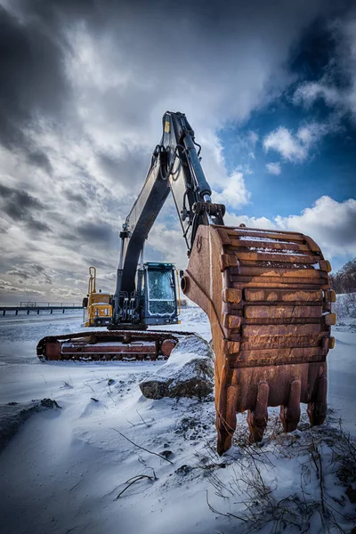 Velha escavadeira no inverno — Fotografia de Stock