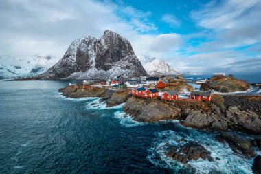 Norveç, Lofoten Adaları 'ndaki Hamnoy balıkçı köyü