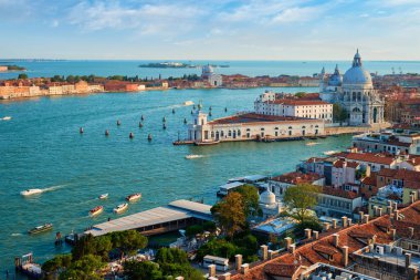 Venedik gölü ve Santa Maria della Salute manzarası. Venedik, İtalya