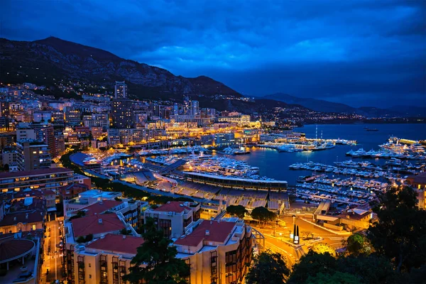 Vista de Mónaco en la noche — Foto de Stock