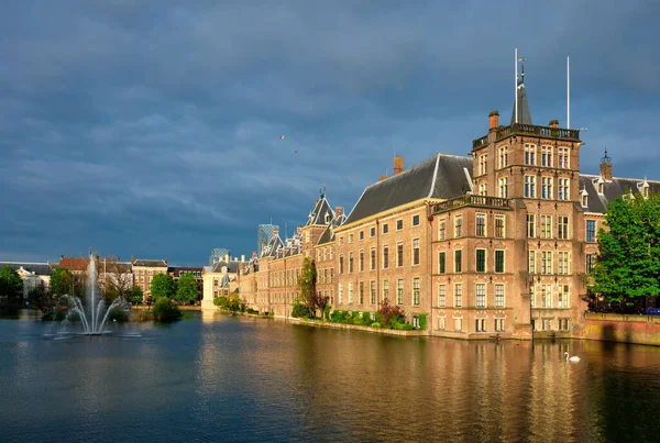 Hofvijver湖和Binnenhof，海牙 — 图库照片