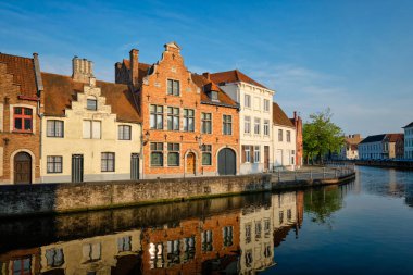 Kanal ve eski evler. Bruges Brugge, Belçika