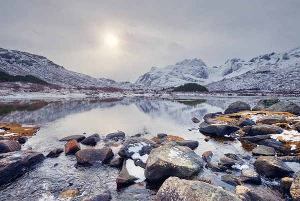 Solnedgång fjord på vintern — Stockfoto