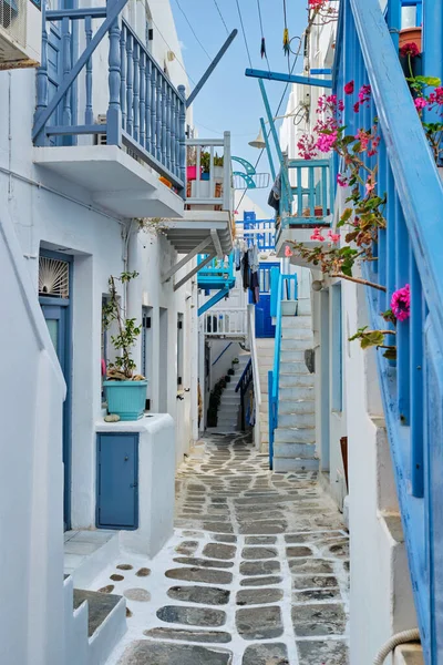 Greek Mykonos street on Mykonos island, Grécia — Fotografia de Stock