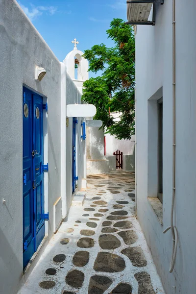 Calle Mykonos griega en la isla de Mykonos, Grecia — Foto de Stock