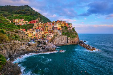 Günbatımında Manarola Köyü, Cinque Terre, Liguria, İtalya