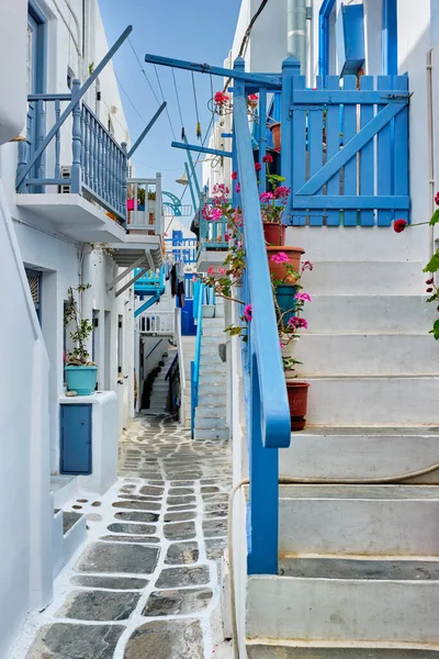 Grekiska Mykonos gatan på ön Mykonos, Grekland — Stockfoto