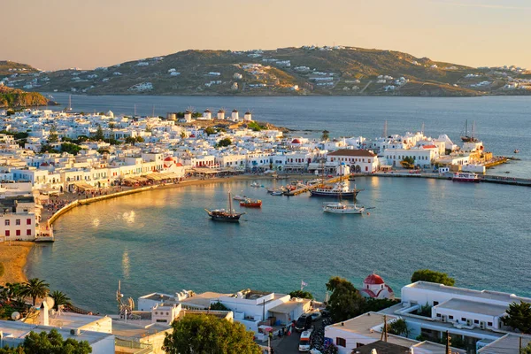 Mykonos eilandhaven met boten, Cycladen, Griekenland — Stockfoto