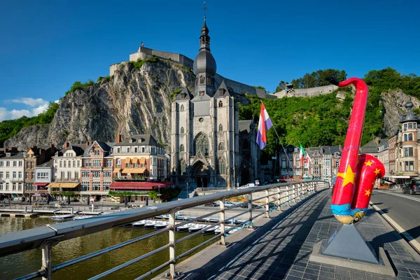 Blick auf die malerische Stadt Dinant. Belgien — Stockfoto
