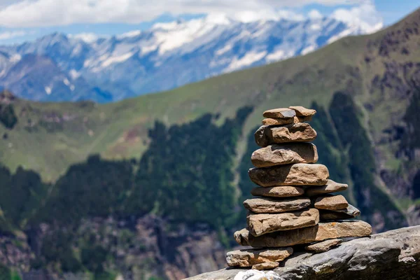 Stone cairn in Himalayas — Stock Photo, Image