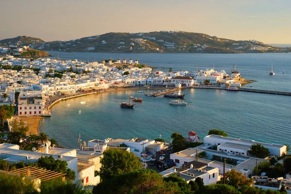 Mykonos ö hamn med båtar, Cykladerna öar, Grekland — Stockfoto