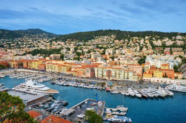 Fransa 'da yatlı Old Port of Nice manzarası