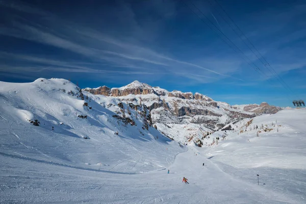 Lyžařské středisko v Dolomitech, Itálie — Stock fotografie