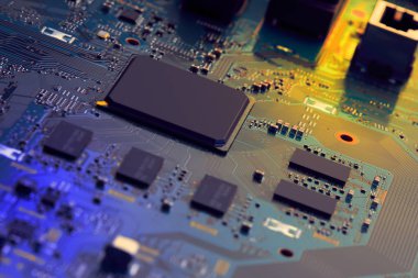 Elektronik devre kartı kapanıyor.