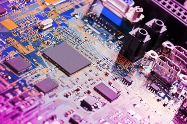 Elektronik devre kartı kapanıyor.