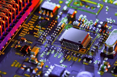 Elektronik devre kartı kapanıyor.