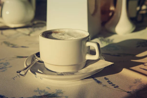 Káva cappuccino v kavárně — Stock fotografie