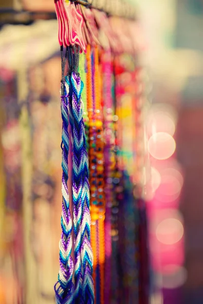 Pulseiras trançadas coloridas — Fotografia de Stock