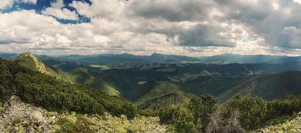 Carpathian mountain landscape — Stock Photo, Image