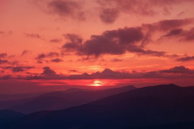 Muhteşem dağ günbatımı