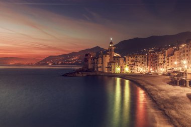 Gece Camogli şehir