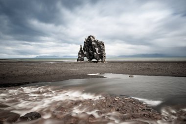 İzlanda 'daki Hvitserkur Kayası