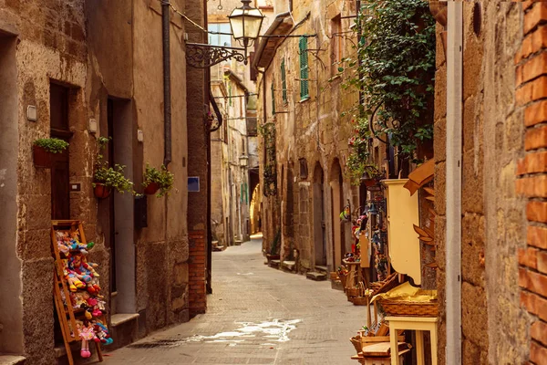 Pitigliano şehir sokağı