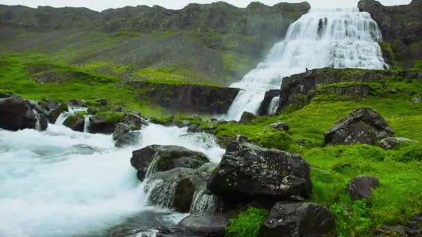 Dynjandi vattenfall på Island — Stockvideo