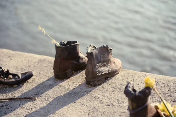 Scarpe sul argine del Danubio — Foto Stock