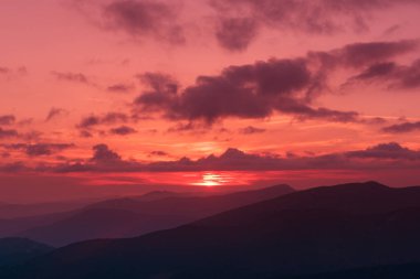 Muhteşem dağ günbatımı
