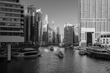 Gün batımında Dubai Marina