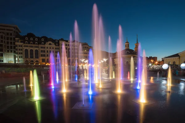 Muzikale kleurrijke fontein — Stockfoto