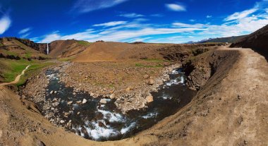 İzlanda 'da Hengifoss Şelalesi