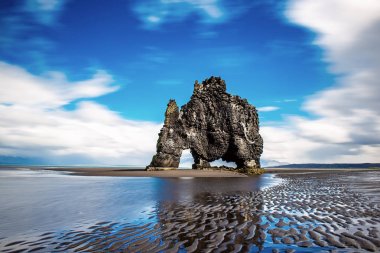 İzlanda 'daki Hvitserkur Kayası