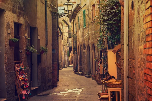 Pitigliano şehir sokağı