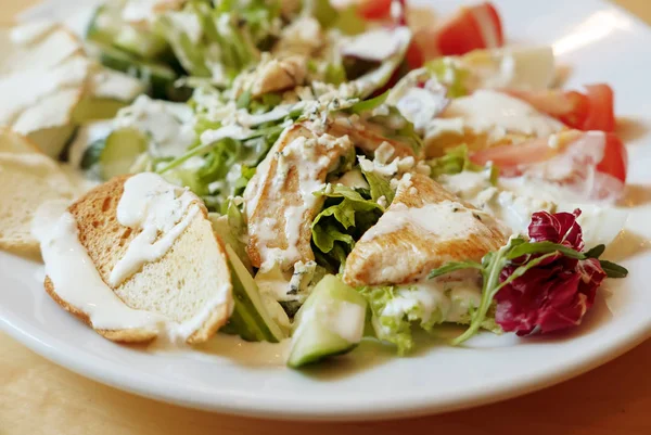 Salada com chiken — Fotografia de Stock