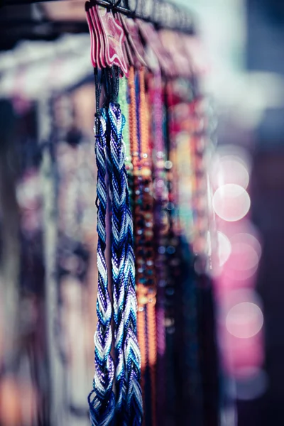 Pulseiras trançadas coloridas — Fotografia de Stock