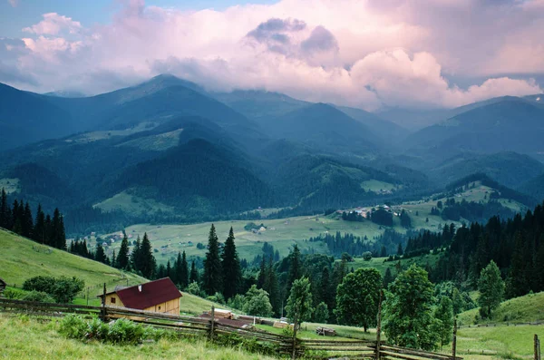 Karpaten berglandschap — Stockfoto