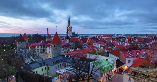Ηλιοβασίλεμα στο Ταλίν, Εσθονία. Timelapse, 4K — Αρχείο Βίντεο