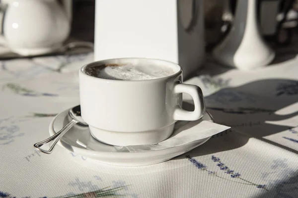 Kawa cappuccino w kawiarni — Zdjęcie stockowe
