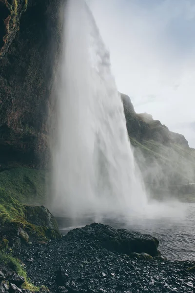 Wodospad Seljalandsfoss w Islandii — Zdjęcie stockowe