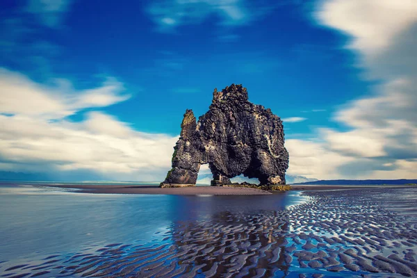 Pedra de Hvitserkur em Islândia — Fotografia de Stock