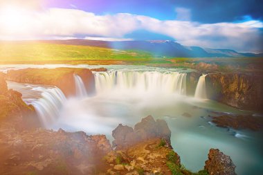 İzlanda 'da Godafoss şelalesi