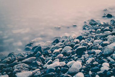 Deniz kıyısı ve dalgalar