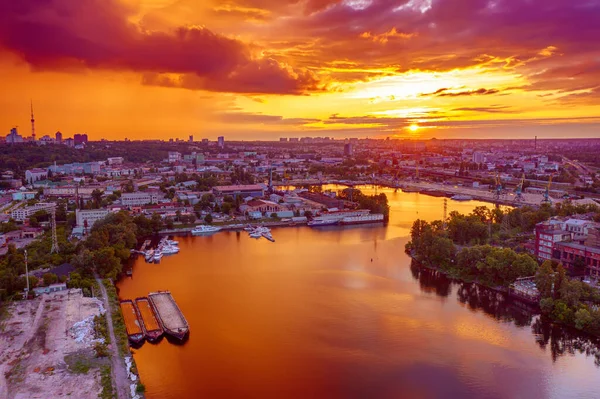 Захід сонця над «Дніпро» — стокове фото