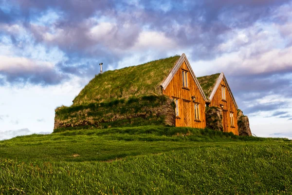 Isländska gräshus — Stockfoto